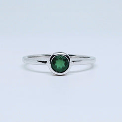 Green onyx minimal circle gemstone ring in silver