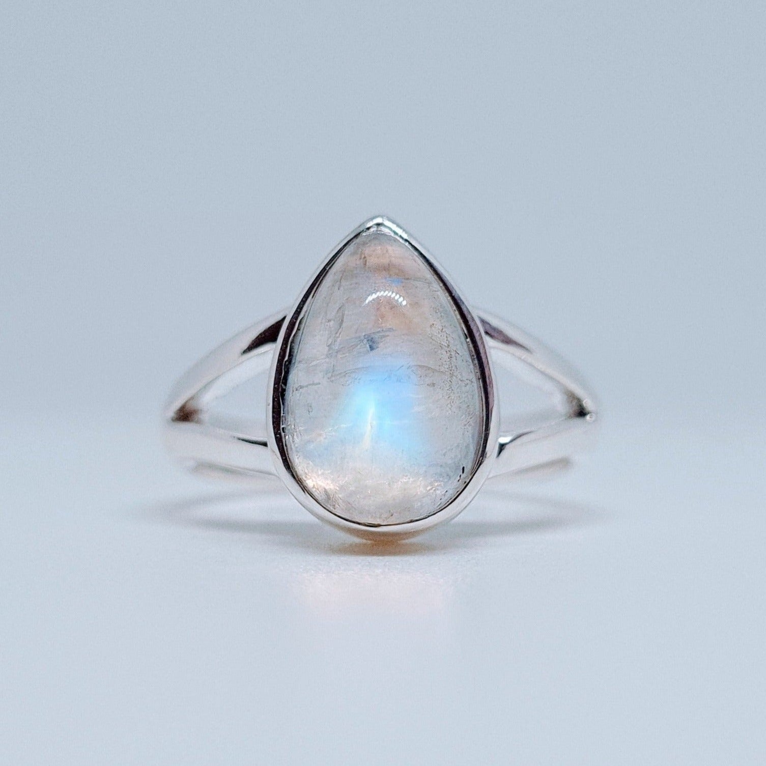 A rainbow moonstone teardrop ring