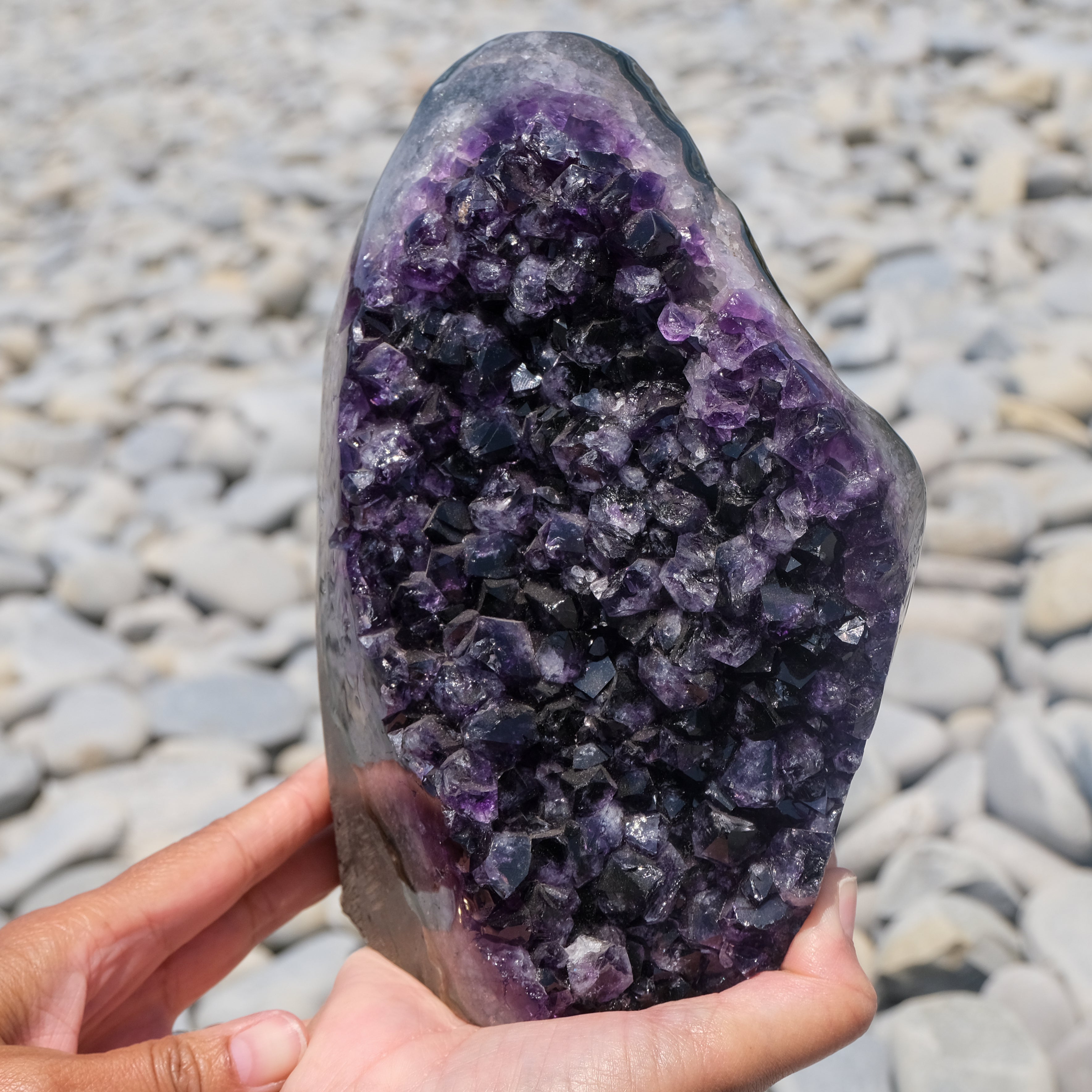 Amethyst geode 1.5kg