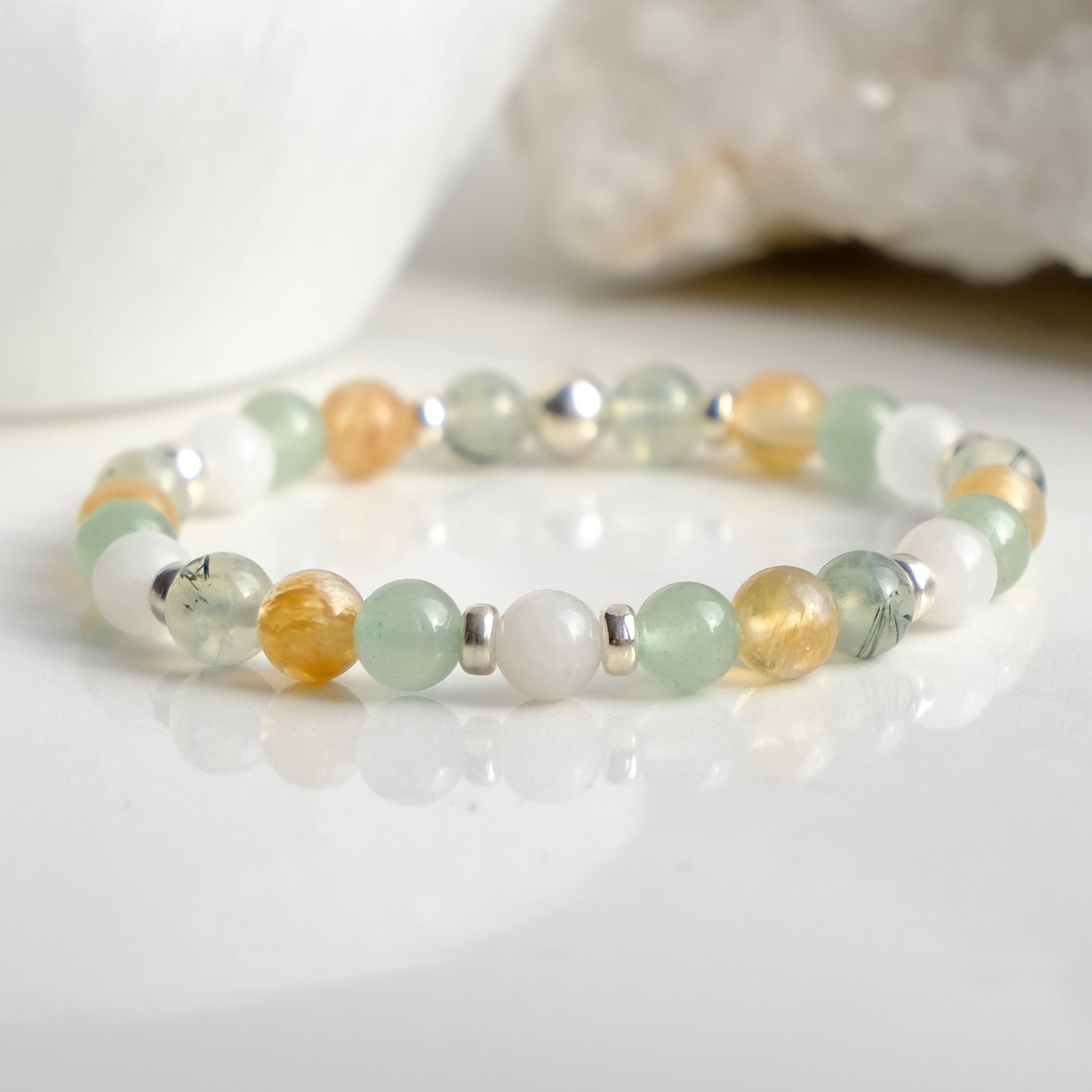 Renewal gemstone bracelet with silver accessories