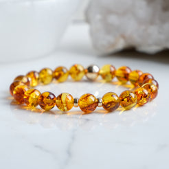 Amber beaded bracelet with gold accessories