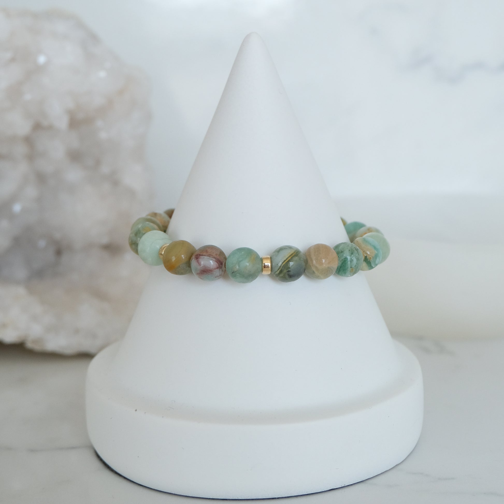 Green quartz gemstone bracelet with gold accessories