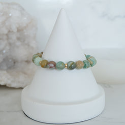 Green quartz gemstone bracelet with gold accessories