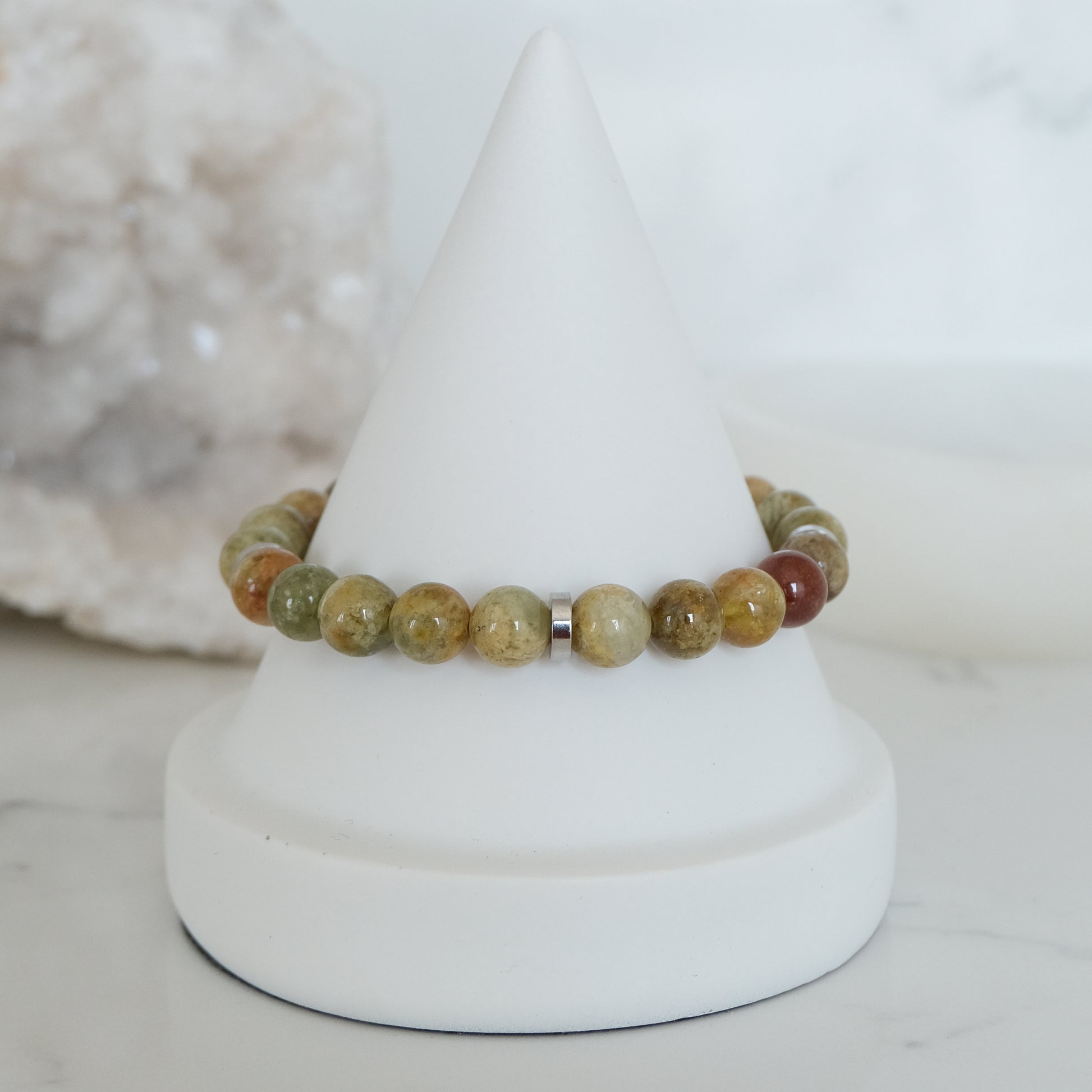 Green garnet gemstone bracelet in 8mm with steel accessories 
