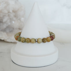 Green garnet gemstone bracelet in 8mm with steel accessories 