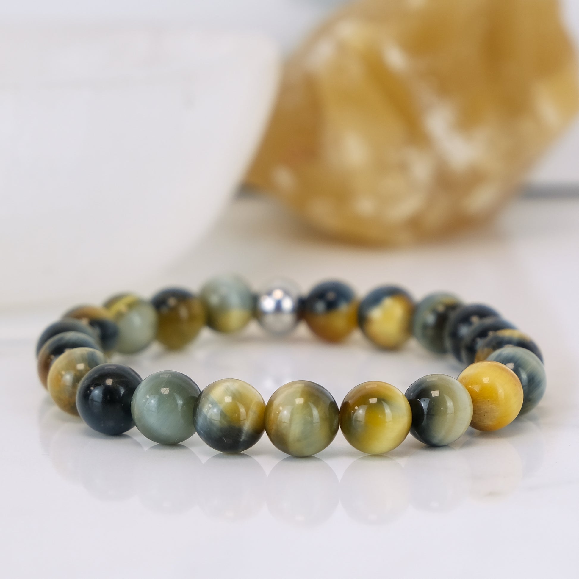 Dream tiger eye gemstone bracelet with silver accessory