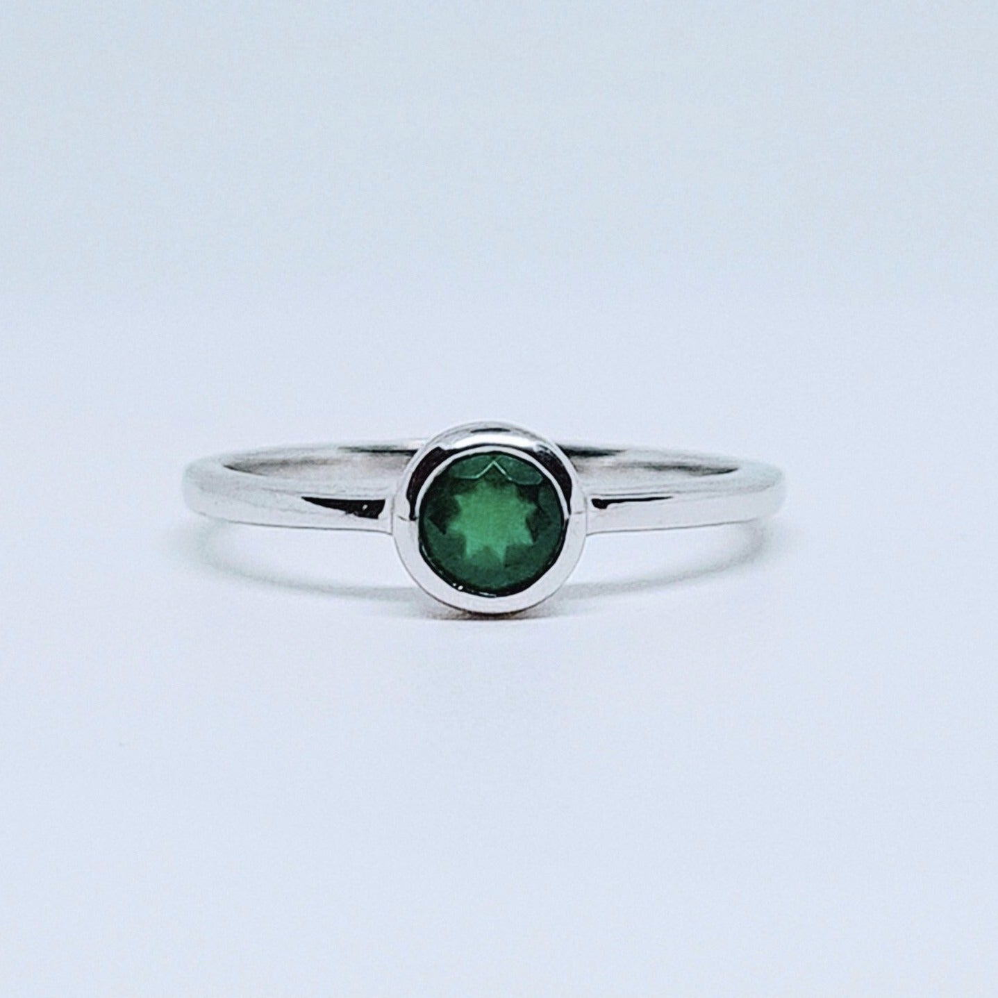 Green onyx minimal circle gemstone ring in silver