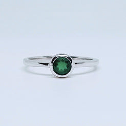 Green onyx minimal circle gemstone ring in silver
