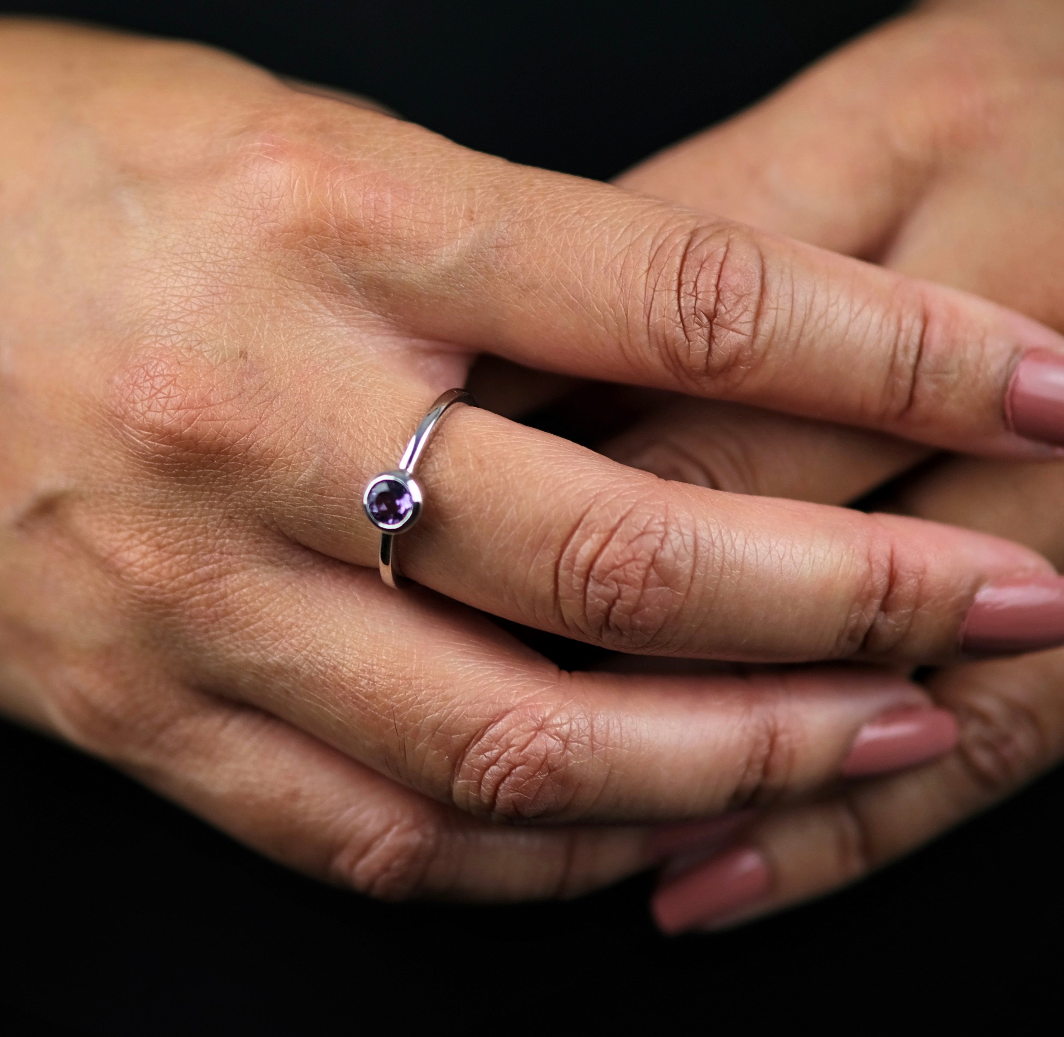 A model wearing Amethyst minimal circle gemstone ring in silver