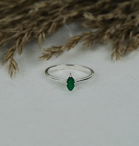 GREEN ONYX MINIMAL MARQUIS GEMSTONE RING