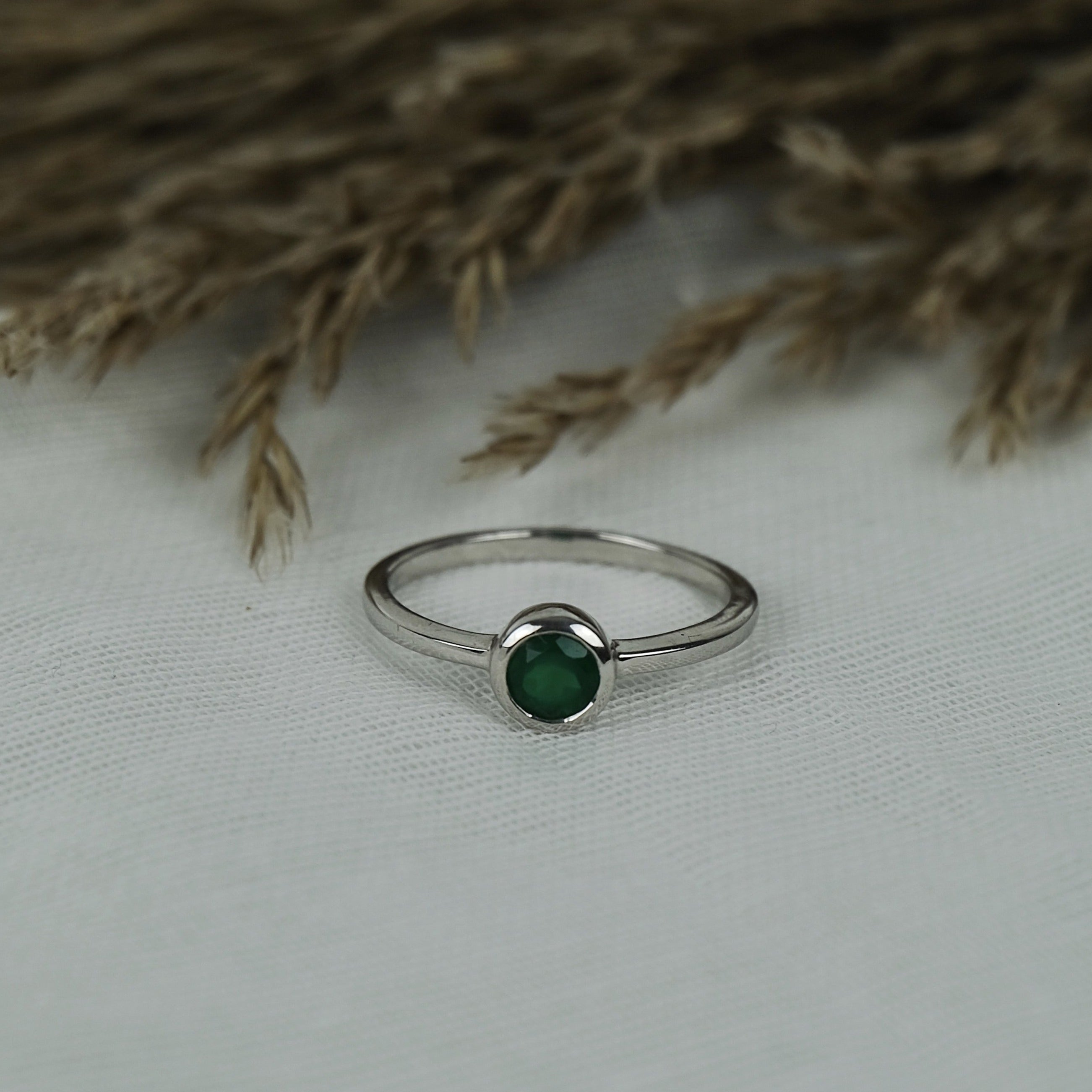 Green onyx minimal circle gemstone ring in silver
