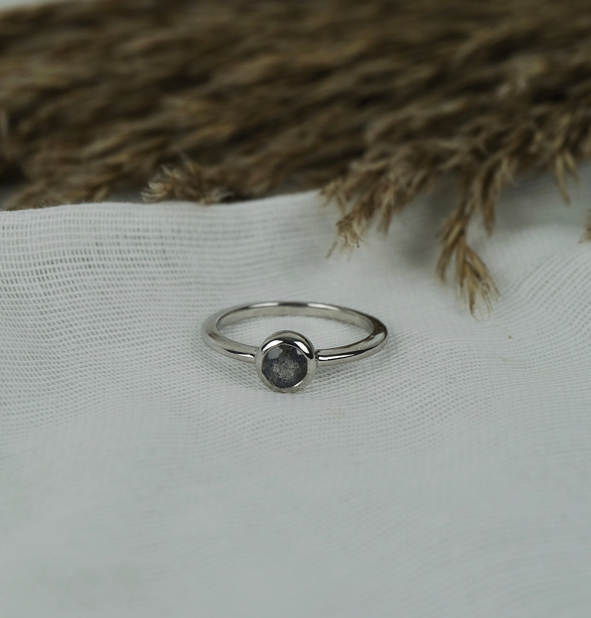 A model wearing Labradorite minimal circle gemstone ring in silver